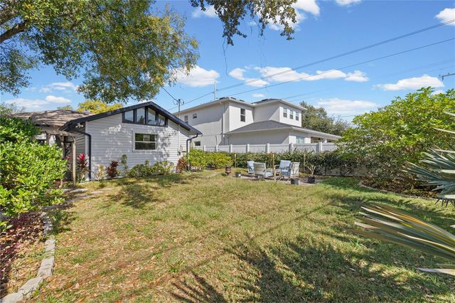 3704 W PLATT STREET, Tampa, FL 33609
