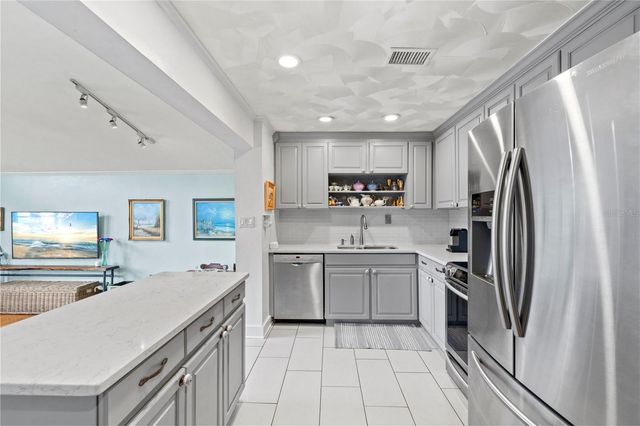 3704 W PLATT STREET, Tampa, FL 33609