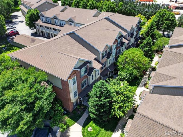 2662 S McKnight Crossing Court, Rock Hill, MO 63124