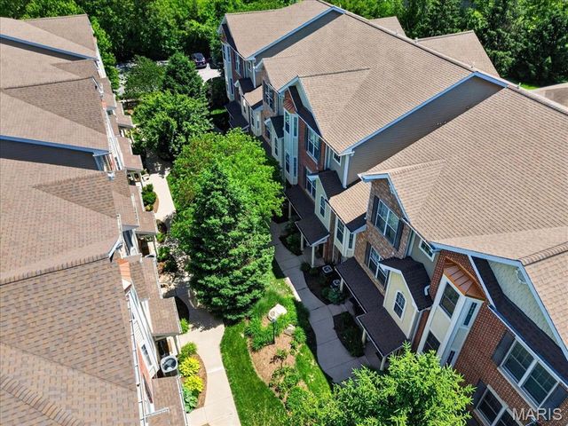 2662 S McKnight Crossing Court, Rock Hill, MO 63124