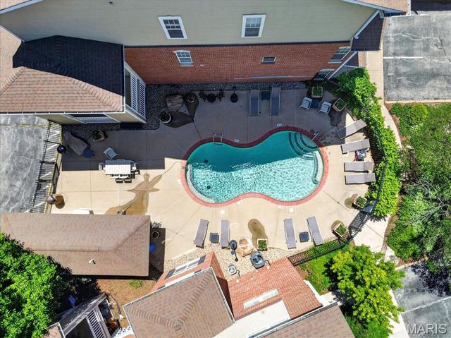 2662 S McKnight Crossing Court, Rock Hill, MO 63124