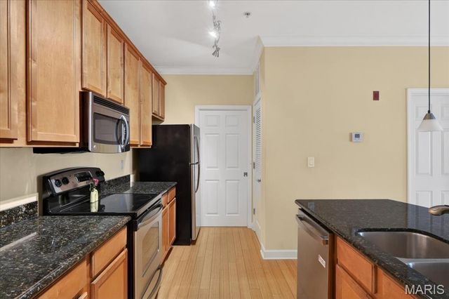 2662 S McKnight Crossing Court, Rock Hill, MO 63124