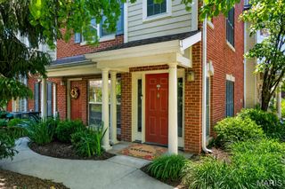 2662 S McKnight Crossing Court, Rock Hill, MO 63124