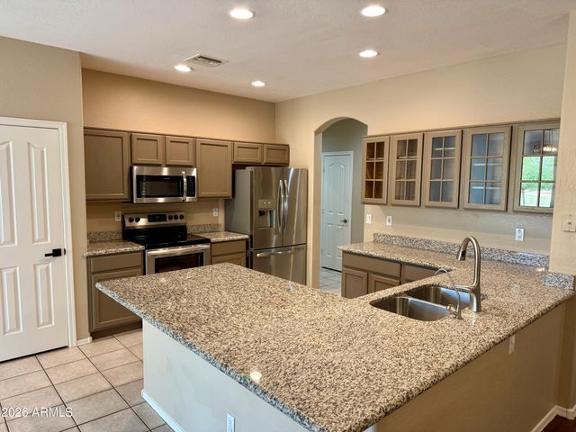 38719 N 7TH Street, Phoenix, AZ 85086