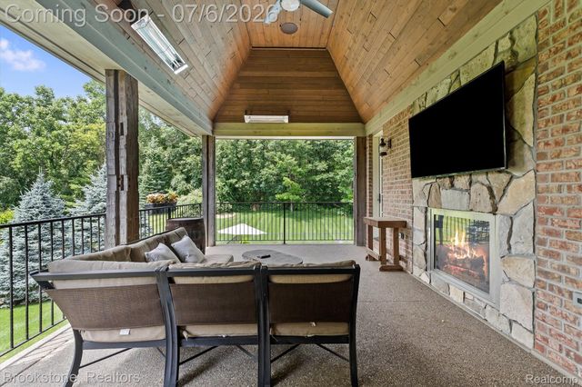 5458 Boulderwood Ridge, Independence Charter Township, MI 48348