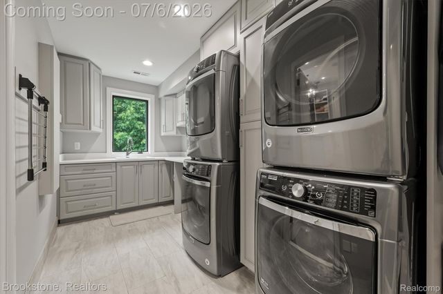 5458 Boulderwood Ridge, Independence Charter Township, MI 48348