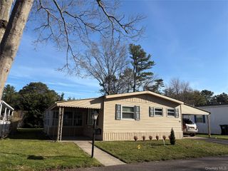 525/207 Riverleigh Avenue 207, Riverhead, NY 11901