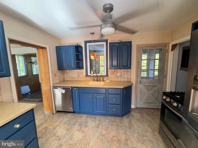 810 IRVINGTON RD, Drexel Hill, PA 19026