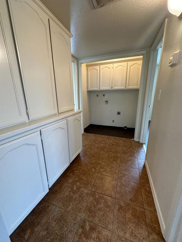 2352 N Katy Avenue, Fresno, CA 93722