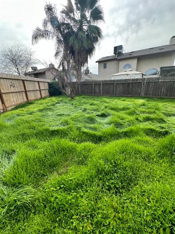 2352 N Katy Avenue, Fresno, CA 93722