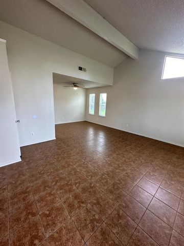 2352 N Katy Avenue, Fresno, CA 93722