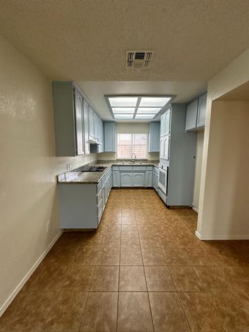 2352 N Katy Avenue, Fresno, CA 93722