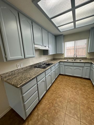 2352 N Katy Avenue, Fresno, CA 93722