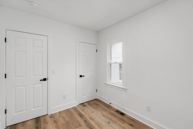 57 W End Avenue, Waterford Twp, MI 48328