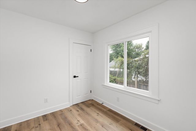 57 W End Avenue, Waterford Twp, MI 48328