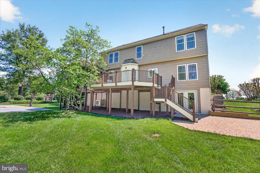 Image 15 of property listing at 19505 GRAY FARM CT, Poolesville, MD 20837
