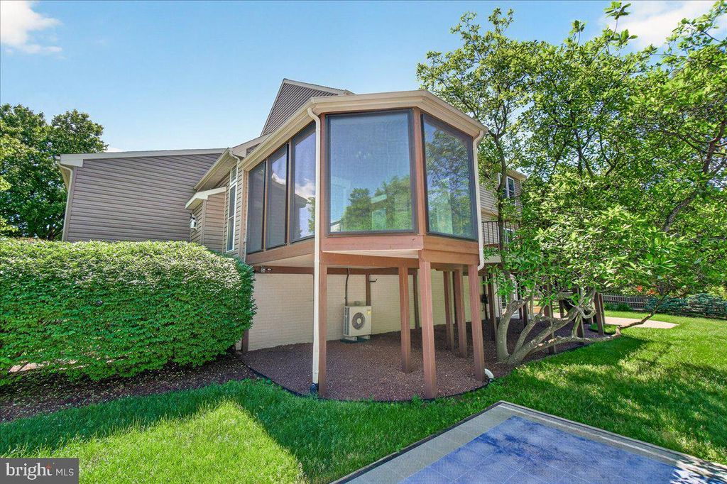 Image 17 of property listing at 19505 GRAY FARM CT, Poolesville, MD 20837