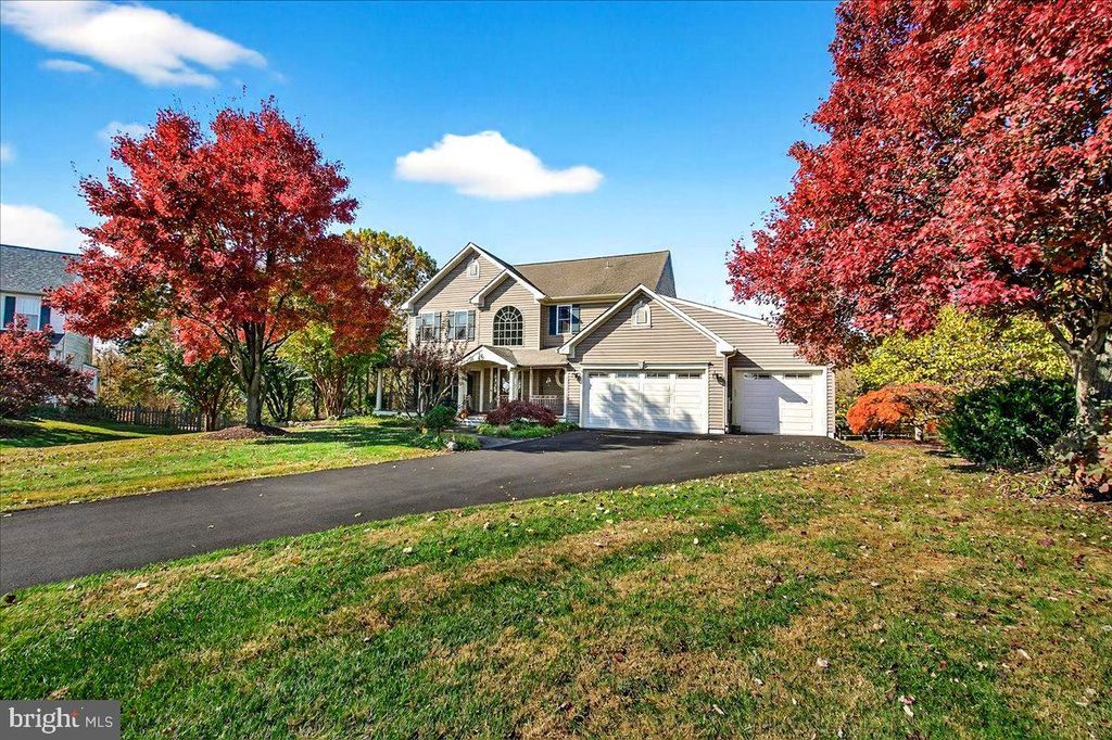 Image 2 of property listing at 19505 GRAY FARM CT, Poolesville, MD 20837