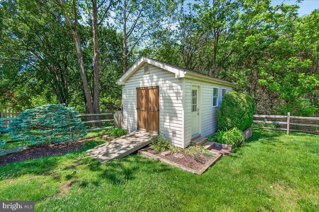 Image 26 of property listing at 19505 GRAY FARM CT, Poolesville, MD 20837