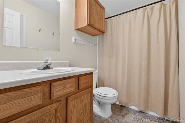 629 S Moore Avenue, Dewey, OK 74029