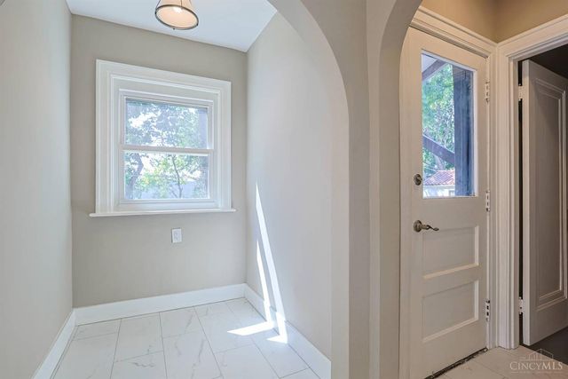 1515 Kenova Avenue, Cincinnati, OH 45237