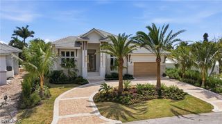 626 Fountainhead LN, Naples, FL 34103