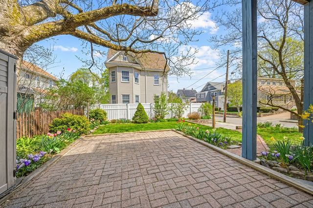 52 Greenleaf Ave 52, Medford, MA 02155