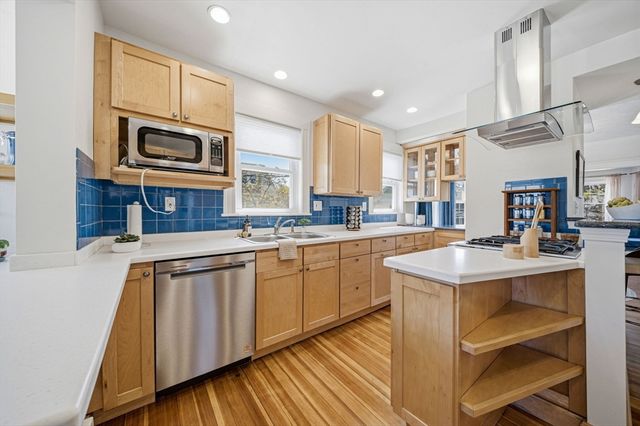 52 Greenleaf Ave 52, Medford, MA 02155