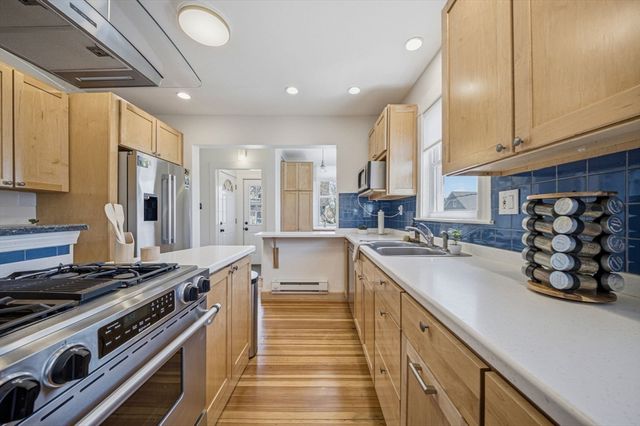 52 Greenleaf Ave 52, Medford, MA 02155