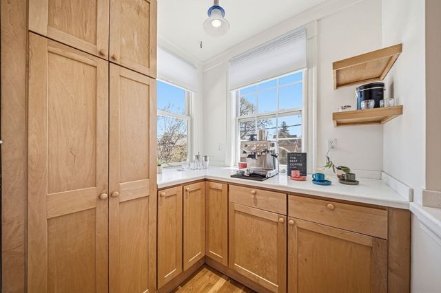 52 Greenleaf Ave 52, Medford, MA 02155