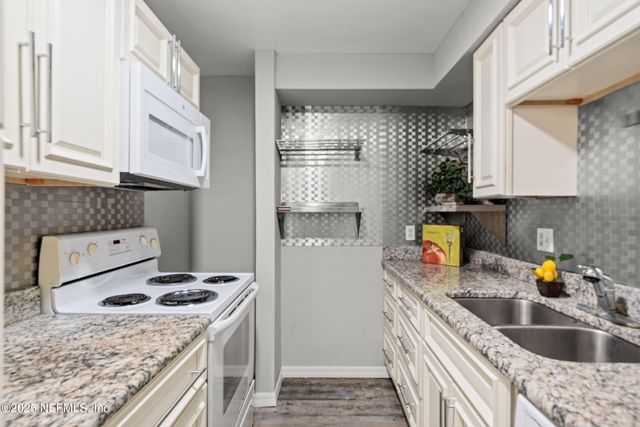 2483 WHISPERING WOODS Boulevard, 3, Jacksonville, FL 32246