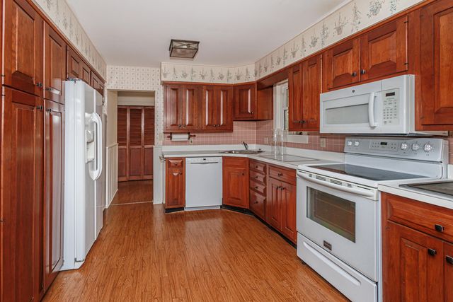 408 N CHURCH ST, Fayette, MO 65248