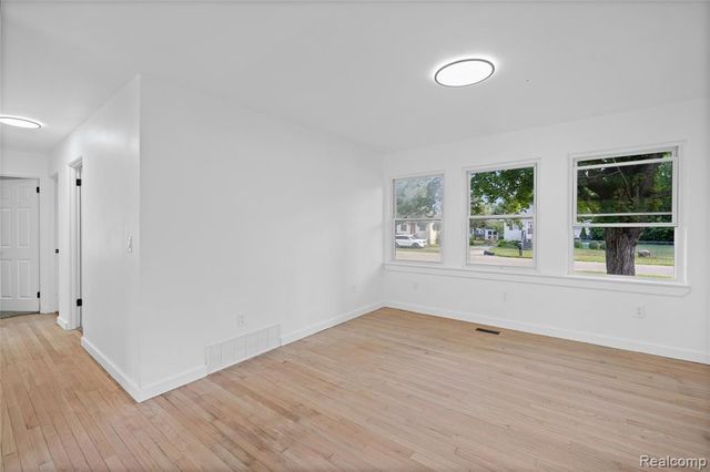 2357 Southampton Avenue, Grand Blanc, MI 48507