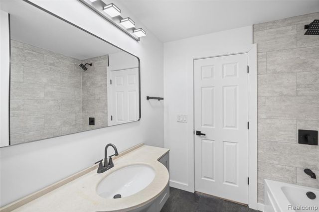 2357 Southampton Avenue, Grand Blanc, MI 48507