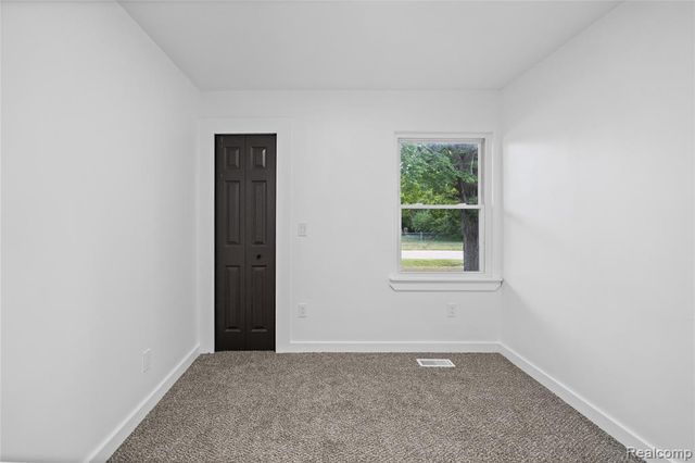 2357 Southampton Avenue, Grand Blanc, MI 48507