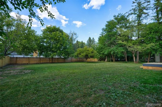 2357 Southampton Avenue, Grand Blanc, MI 48507