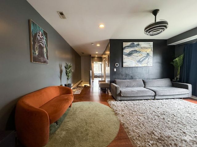 4829 S CHAMPLAIN Avenue, Chicago, IL 60615