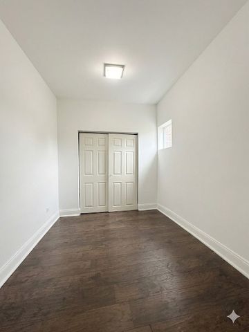 4829 S CHAMPLAIN Avenue, Chicago, IL 60615