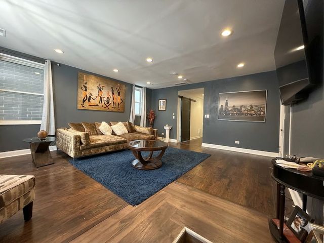 4829 S CHAMPLAIN Avenue, Chicago, IL 60615