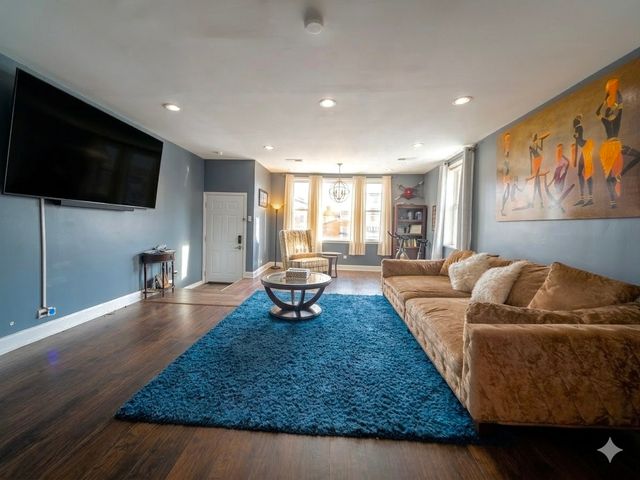 4829 S CHAMPLAIN Avenue, Chicago, IL 60615