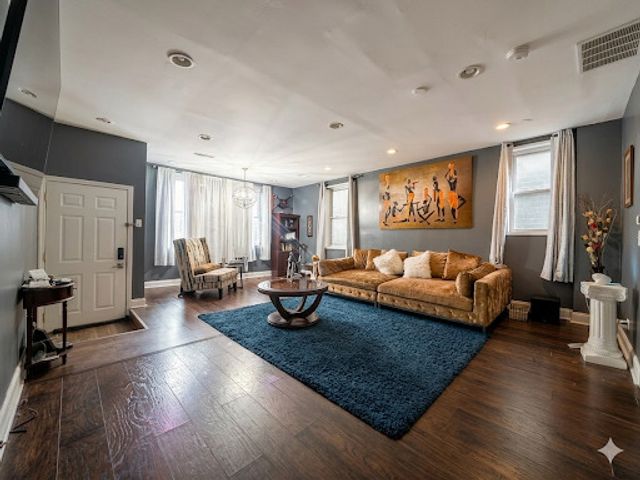 4829 S CHAMPLAIN Avenue, Chicago, IL 60615