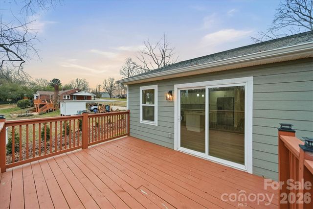 116 39th Avenue Court NW, Hickory, NC 28601