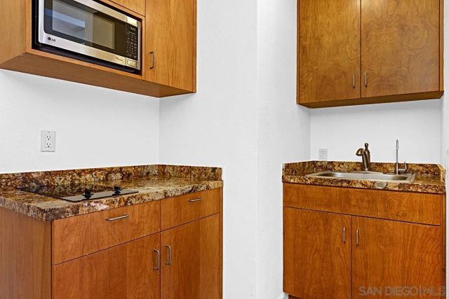 2023 Via Tiempo, Encinitas, CA 92007