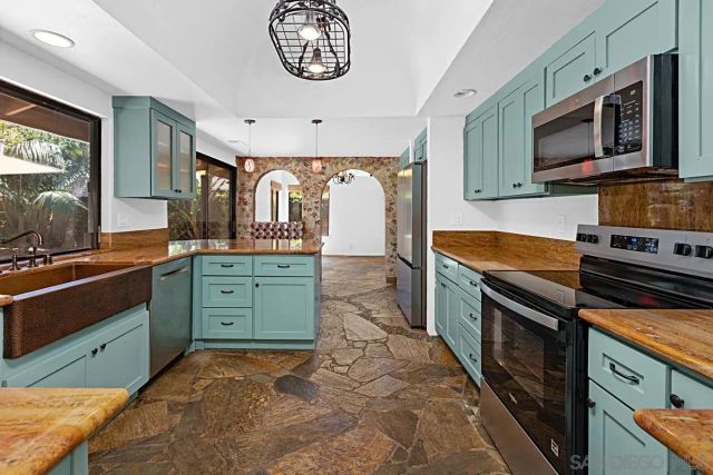 2023 Via Tiempo, Encinitas, CA 92007