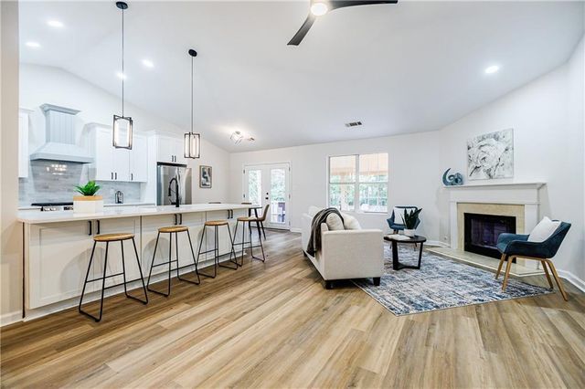 5195 Hillcrest Glenn Drive, Sugar Hill, GA 30518