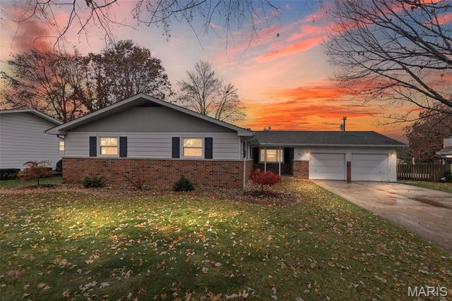 118 Whispering Oaks Dr. Drive, Bethalto, IL 62010