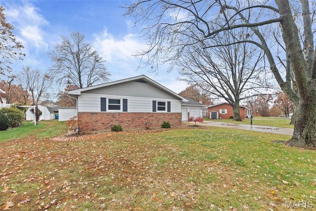 118 Whispering Oaks Dr. Drive, Bethalto, IL 62010