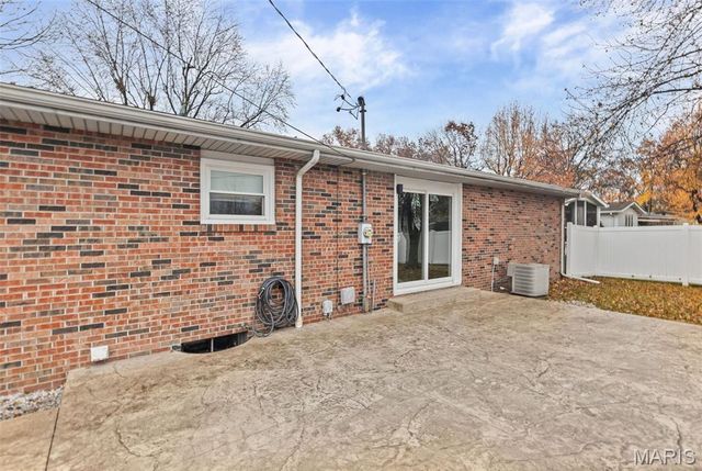 118 Whispering Oaks Dr. Drive, Bethalto, IL 62010