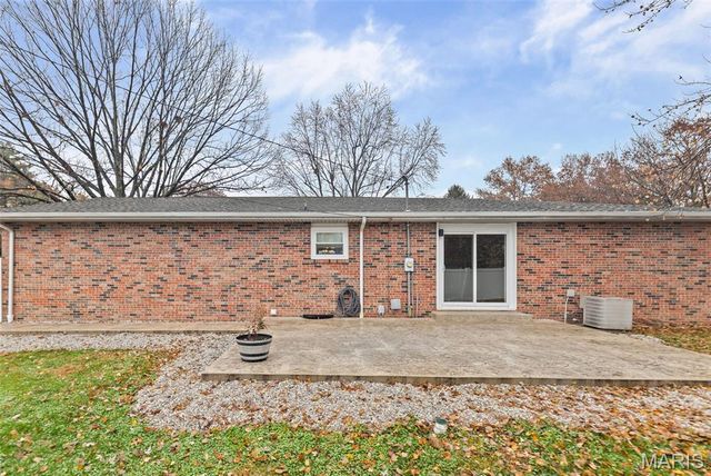 118 Whispering Oaks Dr. Drive, Bethalto, IL 62010
