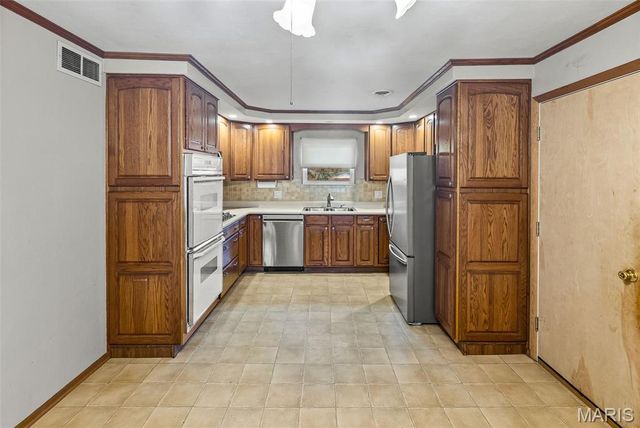 118 Whispering Oaks Dr. Drive, Bethalto, IL 62010